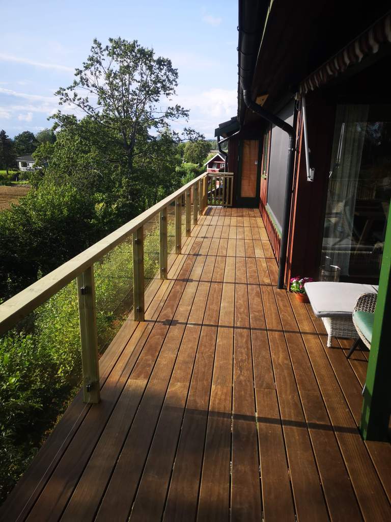 Image of a terrace, wooden railing and secured fence