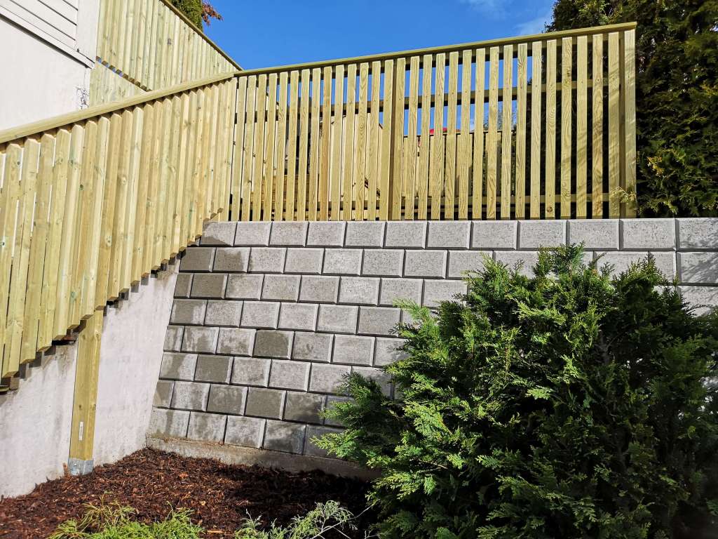 Image of a terrace, stairs and protective walls